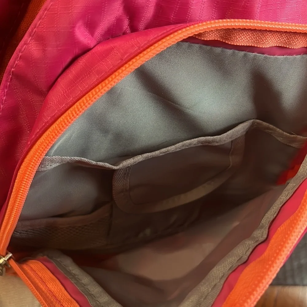 Austin Trading Co. Crossbody Backpack - Picture 7 of 7